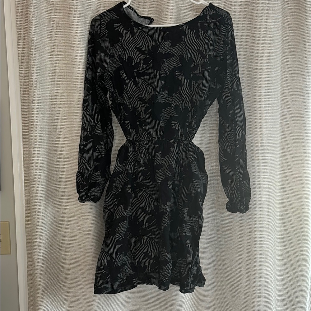 Old Navy Black and Gray Cocktail Sheath Dress with Crew Neck